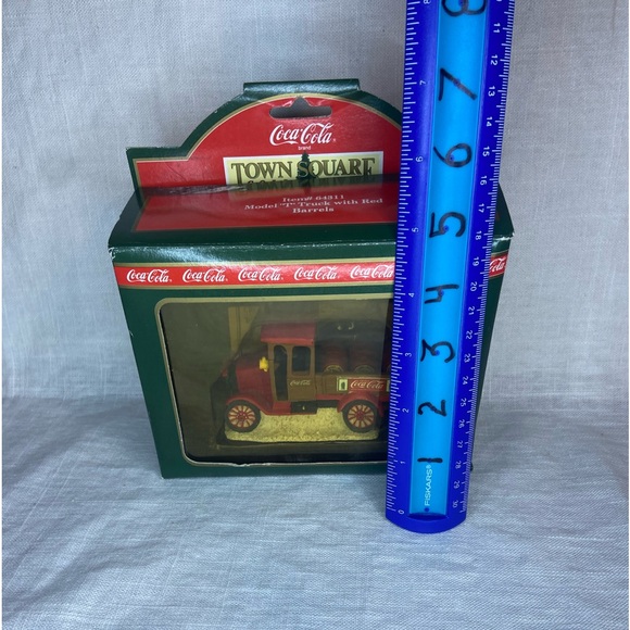 Coca-Cola Town Square Model T Truck with Barrels Item 64311 NIB 1996 - Picture 6 of 6